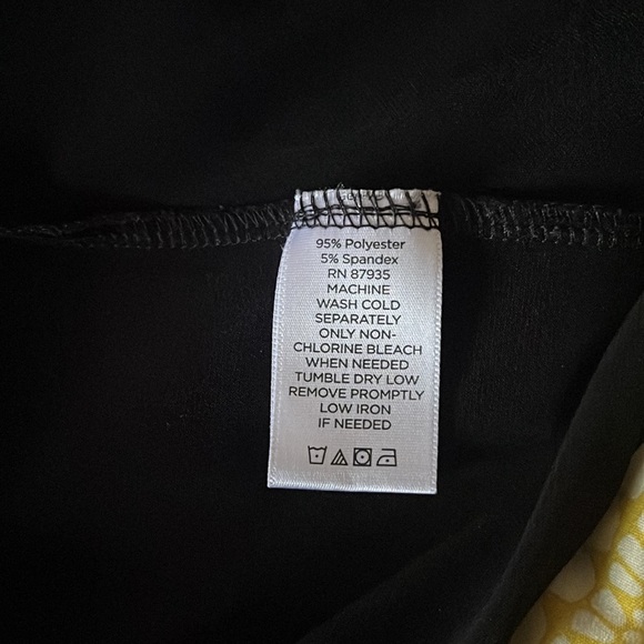 Woman’s Plus size Dress - Picture 4 of 4